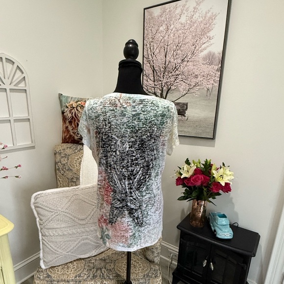 White and Gray Graphic Short Sleeve Tee - Picture 5 of 7